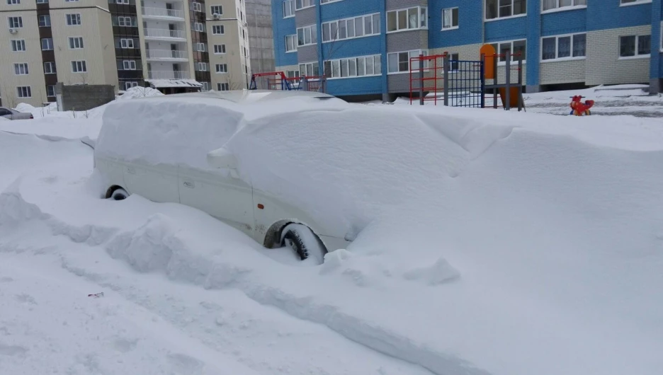 В крае намело огромные сугробы. 