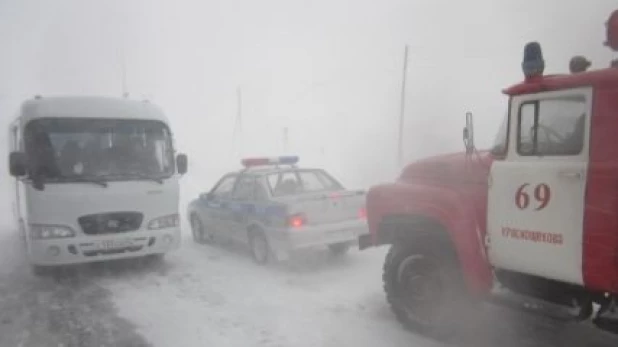 На трассе застряло пять автомобилей.