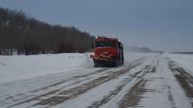 Уборка снега на дорогах Алтая.