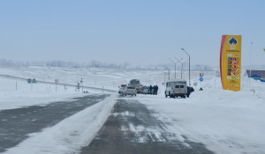 Много снега на дорогах Алтая.