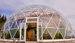 Норвежская семья живет под стеклянным куполом за Полярным кругом