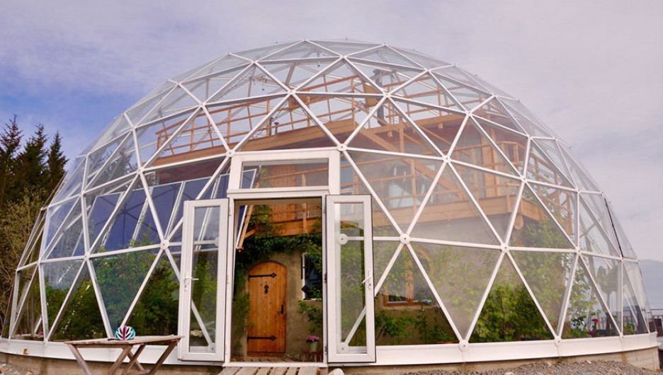 Норвежская семья живет под стеклянным куполом за Полярным кругом