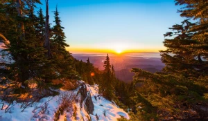 Зима. Снег в горах.