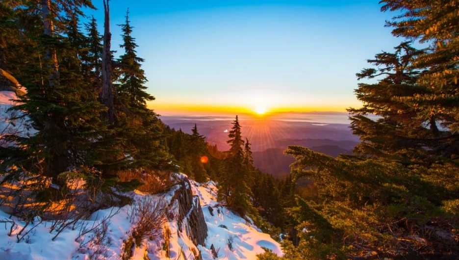 Зима. Снег в горах.