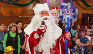 "Алтай-Кокс" организовал новогодние утренники для детей.