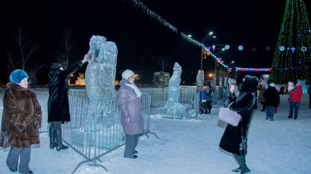 Ледовый городок на пл. Сахарова, 2017 год.