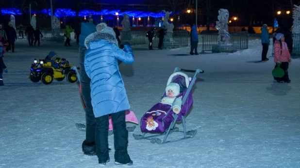 Ледовый городок на пл. Сахарова, 2017 год.