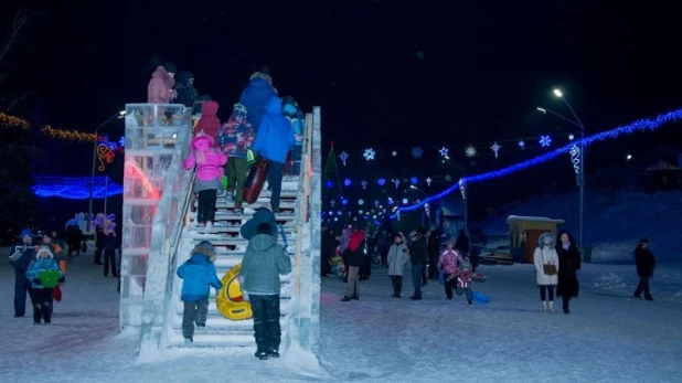 Ледовый городок на пл. Сахарова, 2017 год.