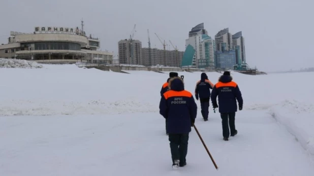 Проверка прочности льда.