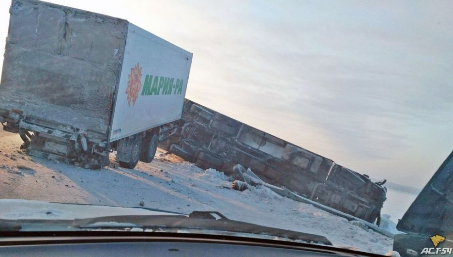 Автопоезд "Мария Ра" попал в аварию в Новосибирской области.