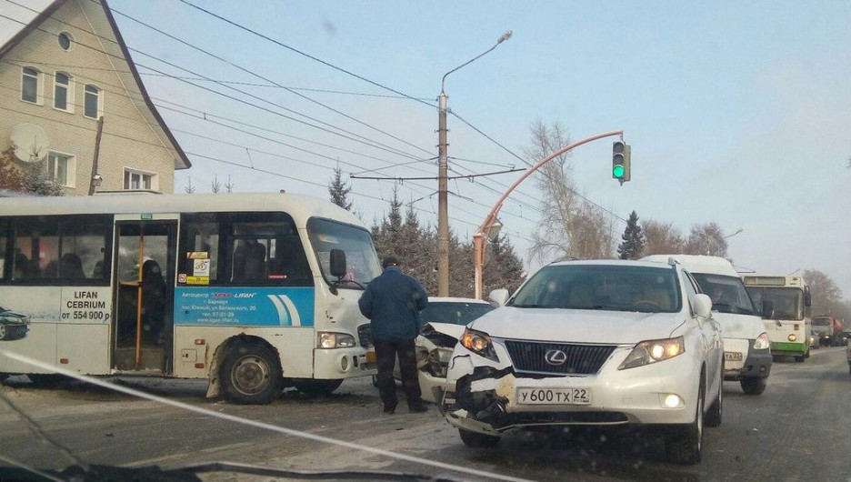ДТП возле Телецентра. Барнаул, 15 января 2017 года.