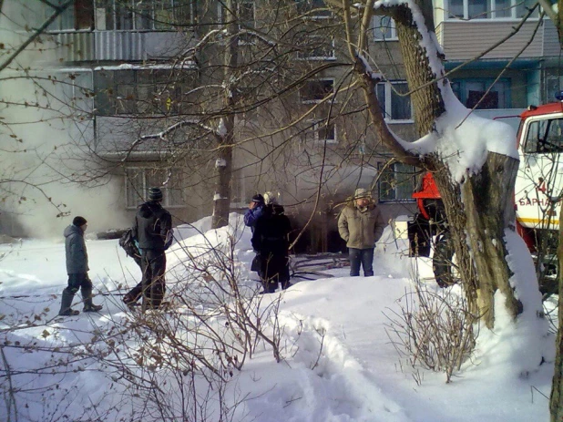 Пожар в доме по адресу ул. Попова, 44. Барнаул, 15 января 2017 года.