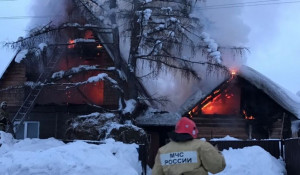 В Турочаке сгорел дом многодетной семьи. 14 января 2016 года.