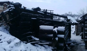 В Бураново сгорел дом. Погорельцам нужна помощь.