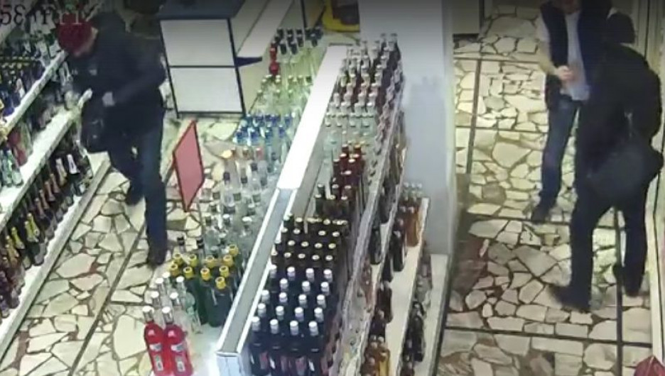В бийском магазине злоумышленники похищают спиртное. 13 января 2017 года.