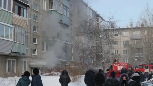 Тушение пожара в многоэтажке.