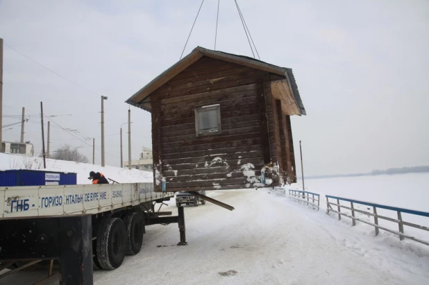 В Барнауле строят Крещенский городок. Январь 2017 г.