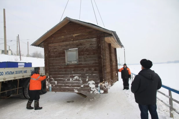 В Барнауле строят Крещенский городок. Январь 2017 г.