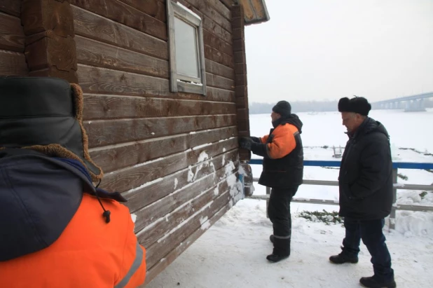 В Барнауле строят Крещенский городок. Январь 2017 г.