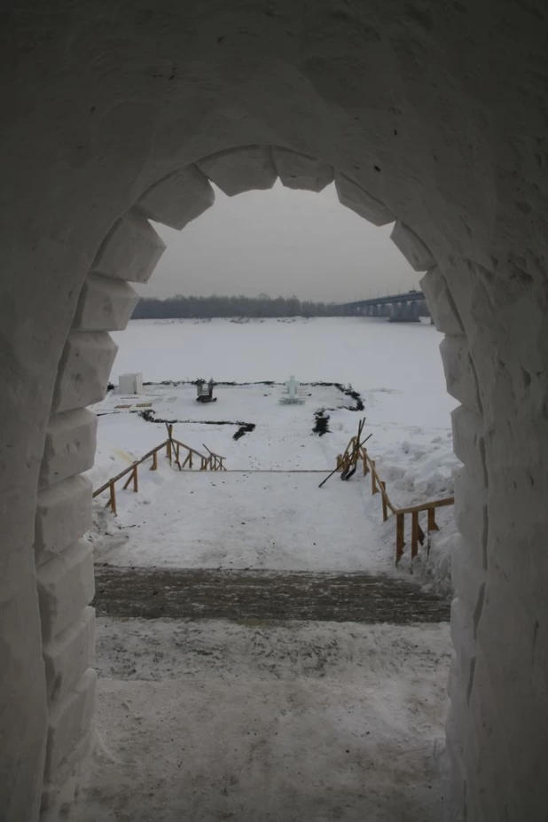 В Барнауле строят Крещенский городок. Январь 2017 г.