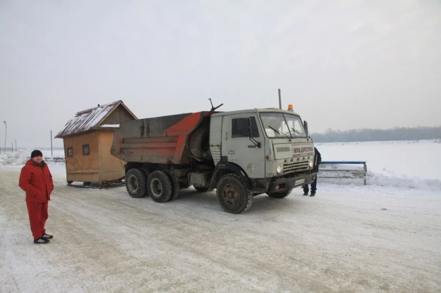 В Барнауле строят Крещенский городок. Январь 2017 г.