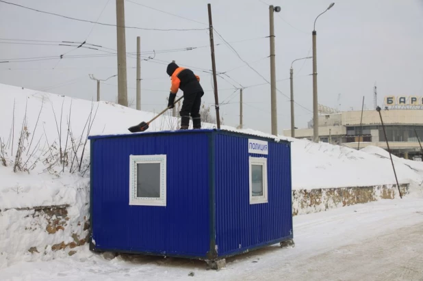 В Барнауле строят Крещенский городок. Январь 2017 г.