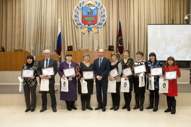 В Алтайском крае стартует проект "Шахматы в школе".