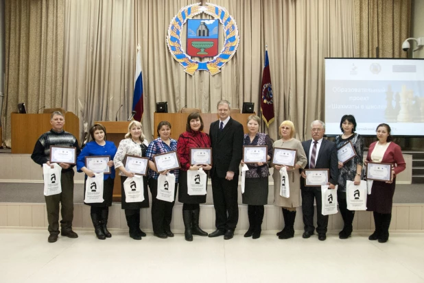 В Алтайском крае стартует проект "Шахматы в школе".