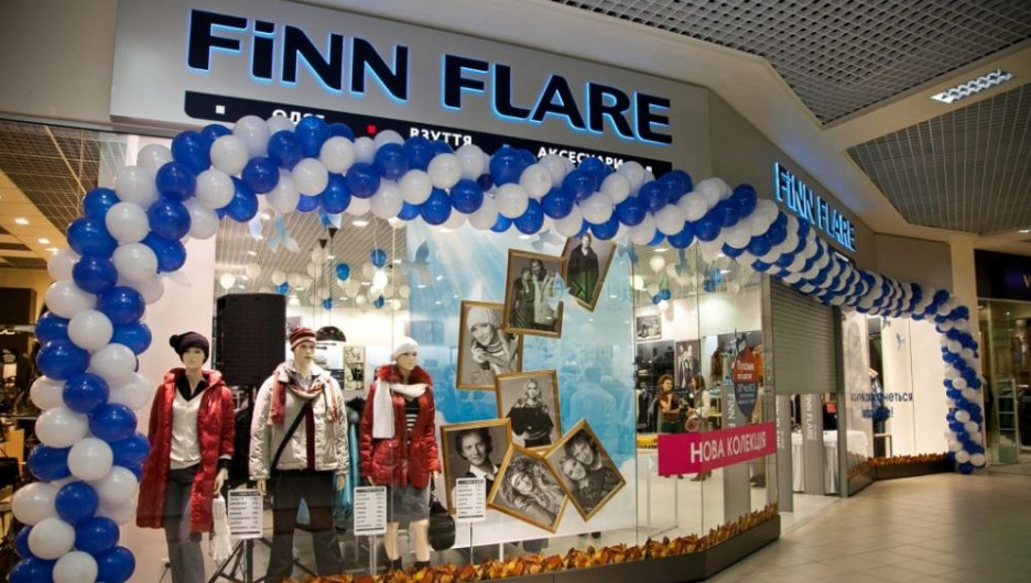 Владелец бренда Finn Flare Ксения Рясова. Дизайн студия в Москве. Одежда производится в Китае, аксессуары — во Вьетнаме.