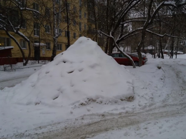 Сугробы в Барнауле и Новоалтайске.