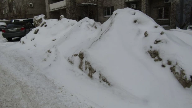 Сугробы в Барнауле и Новоалтайске.