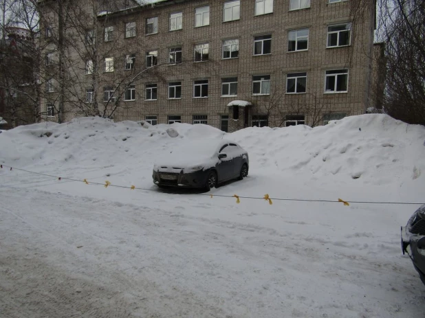 Сугробы в Барнауле и Новоалтайске.