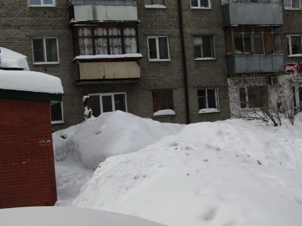 Сугробы в Барнауле и Новоалтайске.