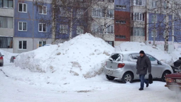 Сугробы в Барнауле и Новоалтайске.