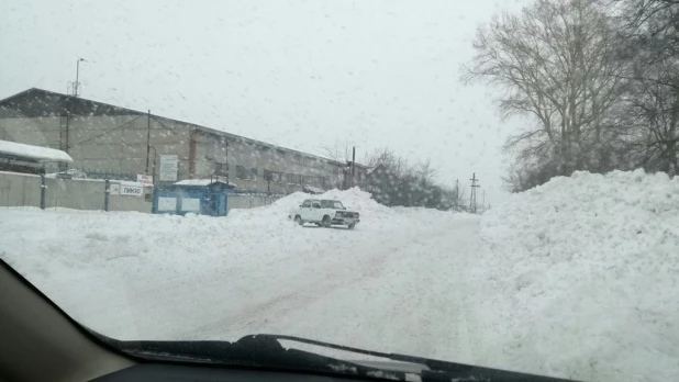 Сугробы в Барнауле и Новоалтайске.