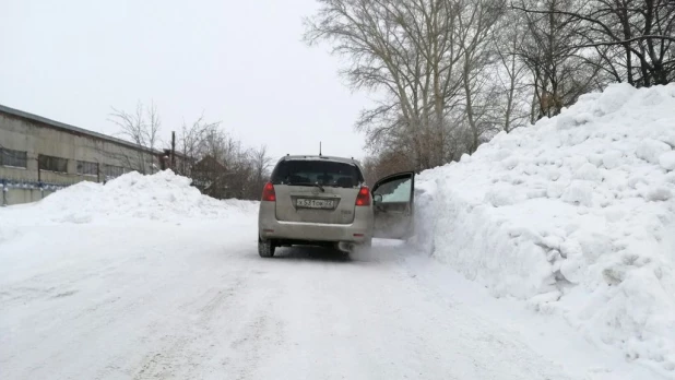 Сугробы в Барнауле и Новоалтайске.