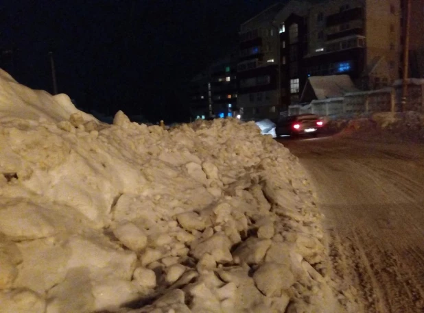 Сугробы в Барнауле и Новоалтайске.