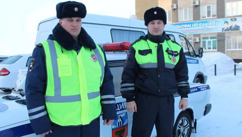Инспекторы ДПС Андрей Паньшин и Евгений Мирошник.
