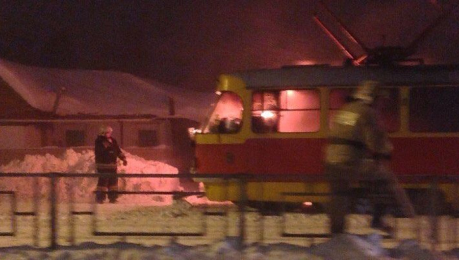 В Барнауле загорелся трамвай.