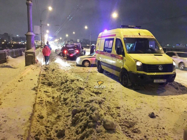 ДТП в Новосибирске на Октябрьском мосту. 26 января 2017 года.