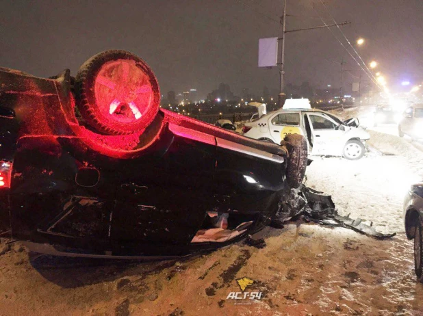 ДТП в Новосибирске на Октябрьском мосту. 26 января 2017 года.