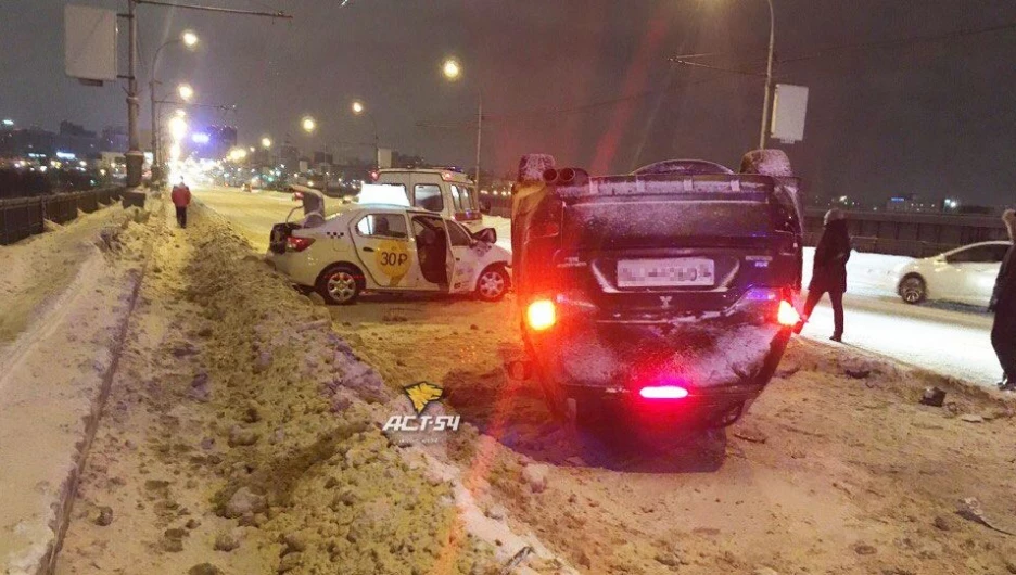 ДТП в Новосибирске на Октябрьском мосту. 26 января 2017 года.