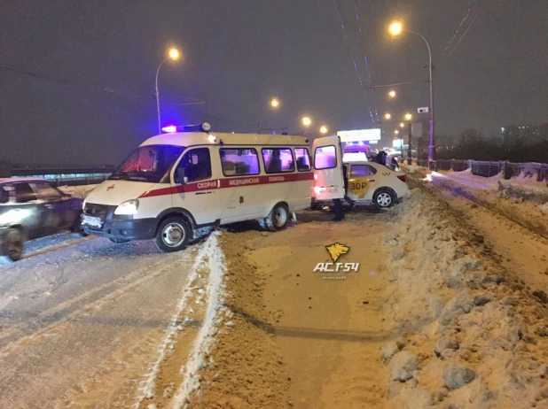 ДТП в Новосибирске на Октябрьском мосту. 26 января 2017 года.