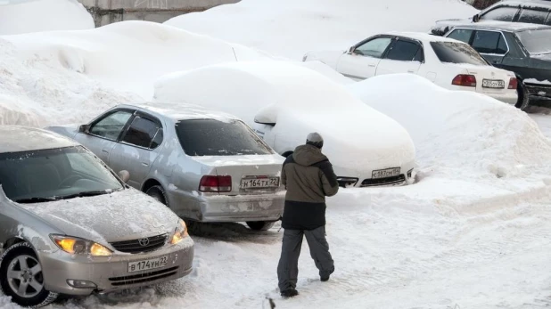 Автомобили в сугробах