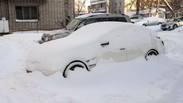 Автомобили в сугробах