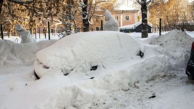 Автомобили в сугробах