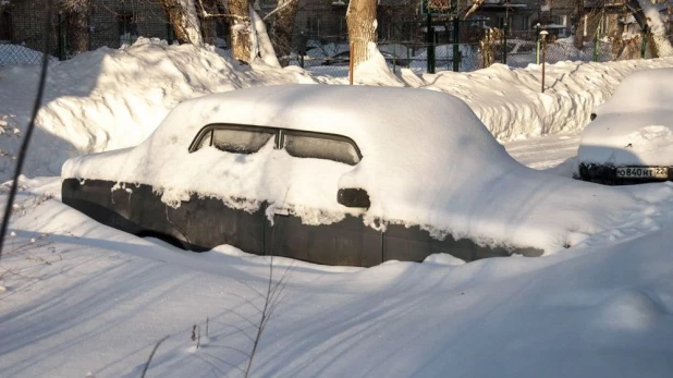 Автомобили в сугробах