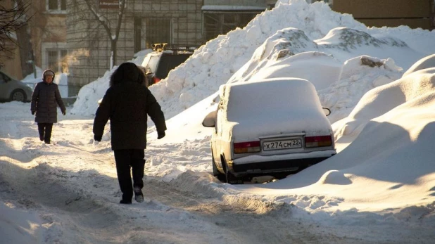 Автомобили в сугробах