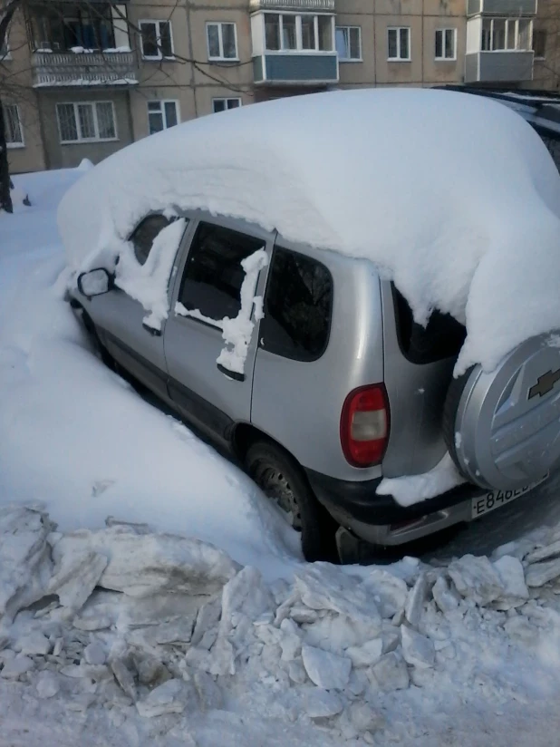 Автомобили в сугробах