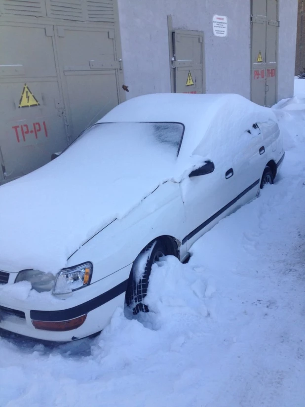 Автомобили в сугробах